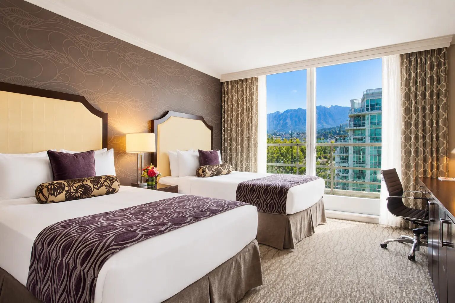 Standard Mountainside room with two double beds and a mountain view