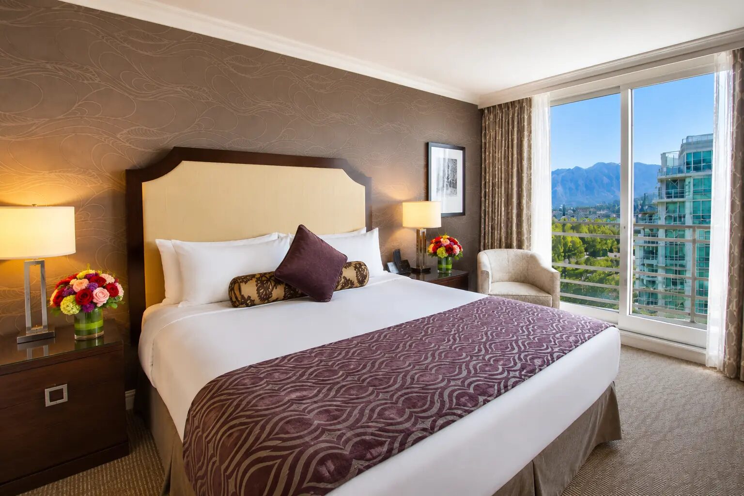 Standard Mountainside room with a king bed and North Shore mountain views