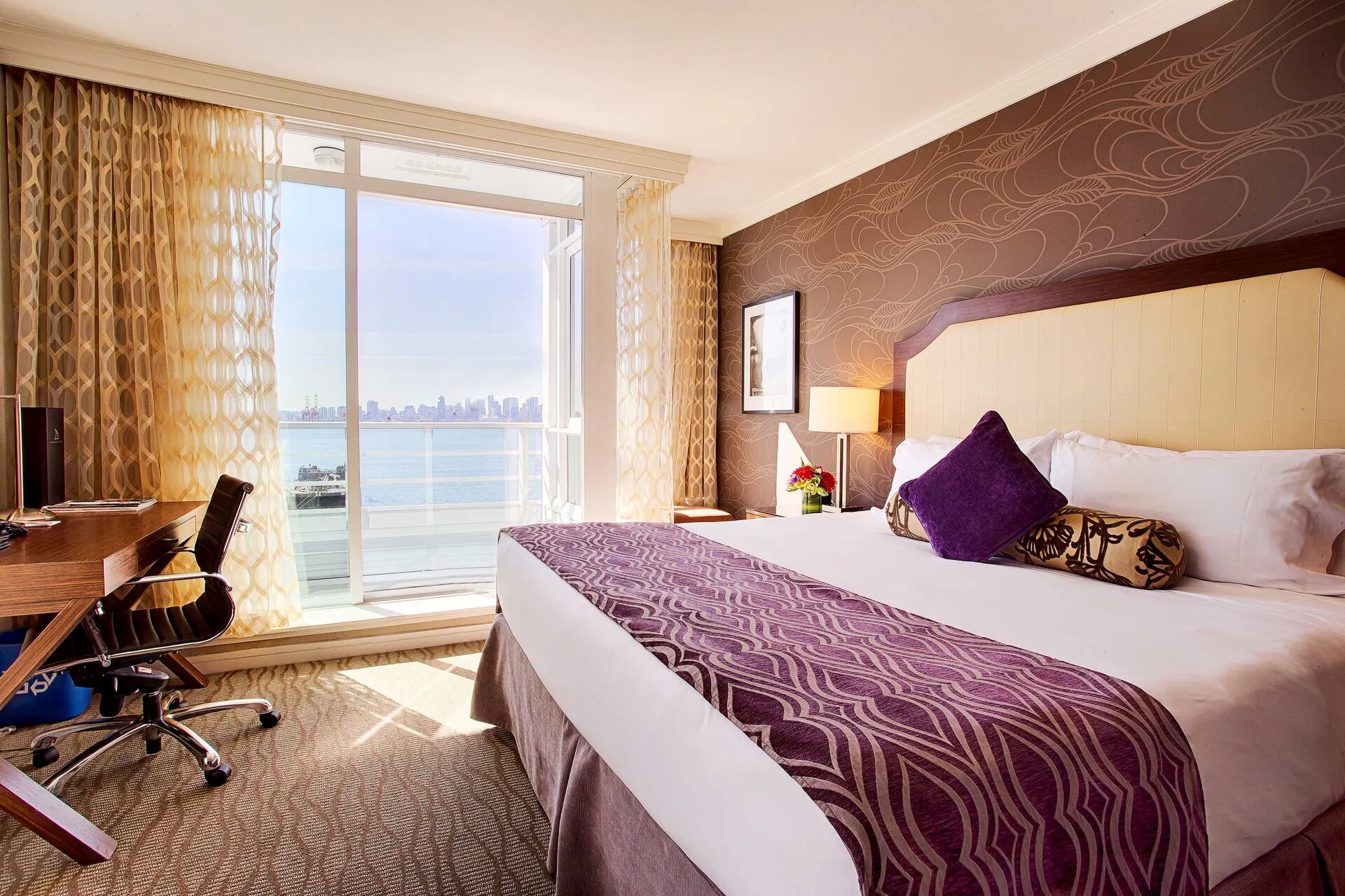 Terrace Rooms at Pinnacle Hotel at the Pier, North Vancouver, photo 2